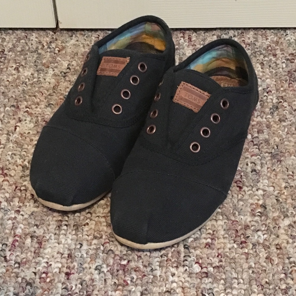 ‼Price Drop‼ TOMS slip on shoes